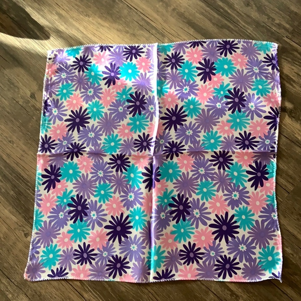 NWT Daisy Print Floral Square Neck Scarf Teal‎ Purple - Picture 2 of 5